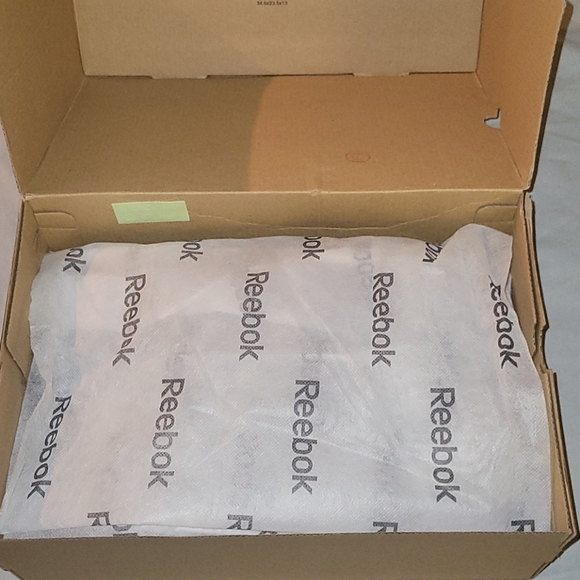 Saftey Toe Reebok Work shoes - Picture 7 of 8